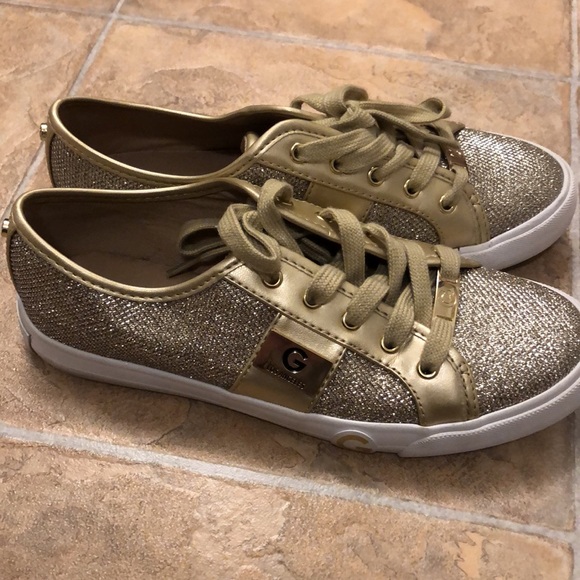 Guess Shoes - Picture 2 of 7